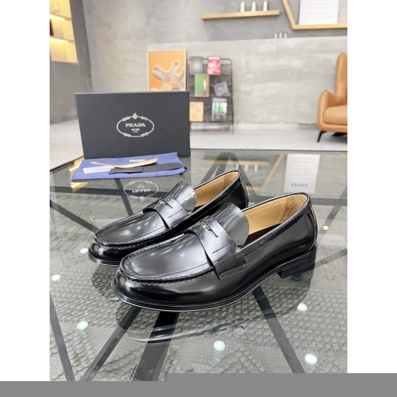 Pra*a leather shoes